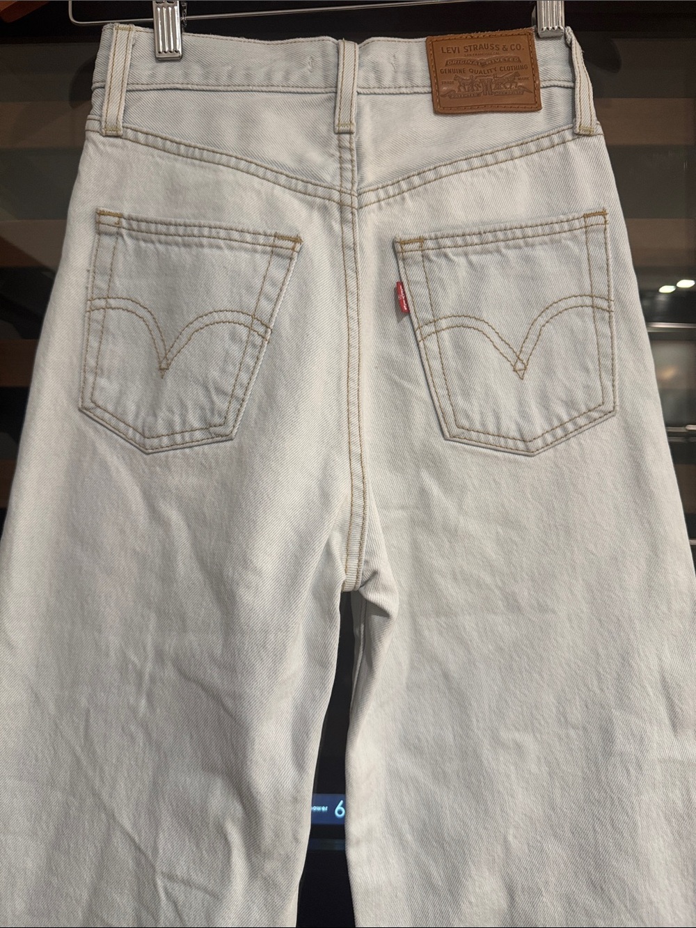 Levi’s Premium Ribcage Wide Leg Jeans Light Wash Size 24 - Picture 4 of 6